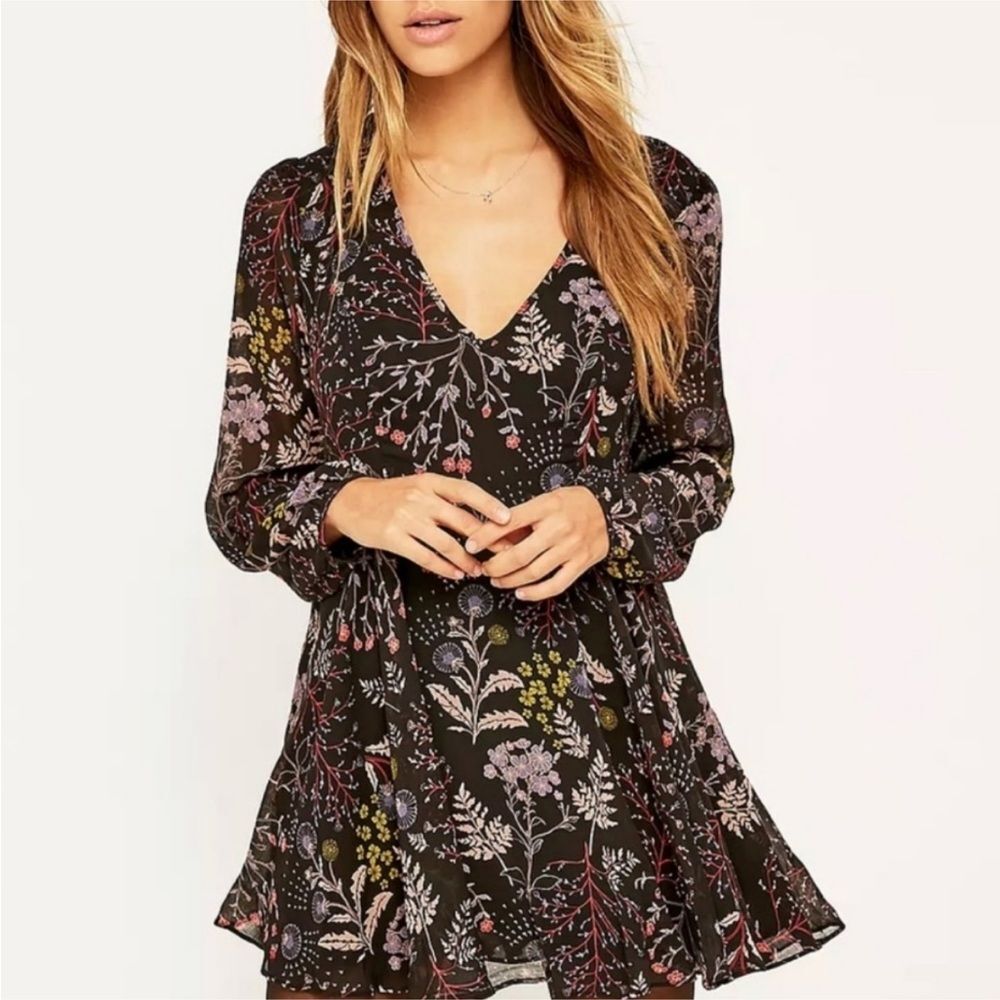 Urban Outfitters Kimchi Blue Floral Deep V neckline Flare Skirt Mini Dress - 4
